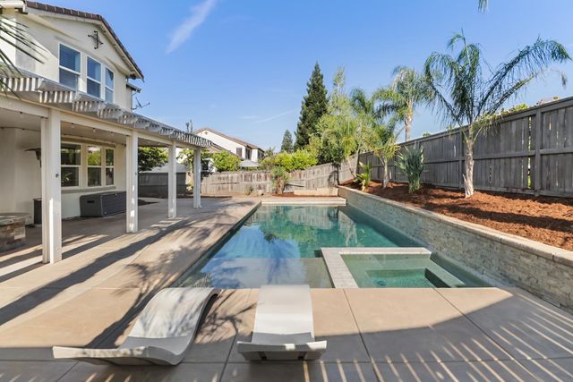 2564 Summerland Way, Roseville, CA 95747
