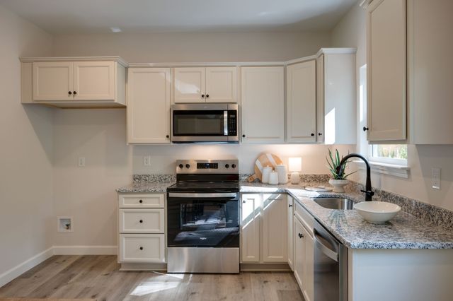 1424 East Piney Road, Dickson, TN 37055