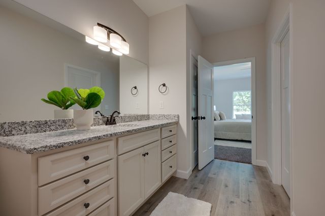 1424 East Piney Road, Dickson, TN 37055