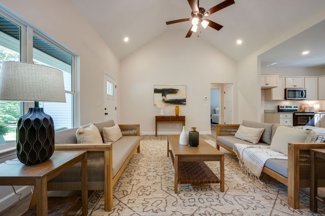 1424 East Piney Road, Dickson, TN 37055