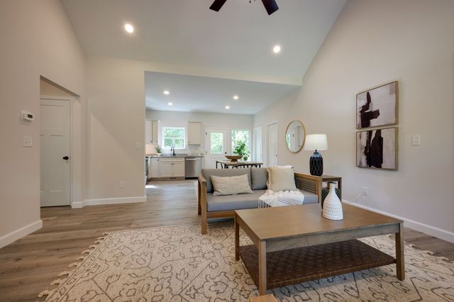 1424 East Piney Road, Dickson, TN 37055