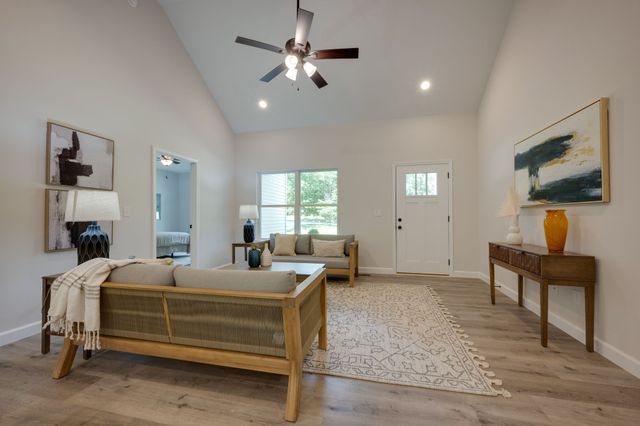 1424 East Piney Road, Dickson, TN 37055