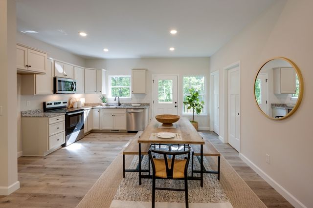 1424 East Piney Road, Dickson, TN 37055