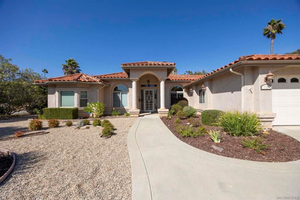 1726 York View Circle, Vista, CA 92084 — exterior
