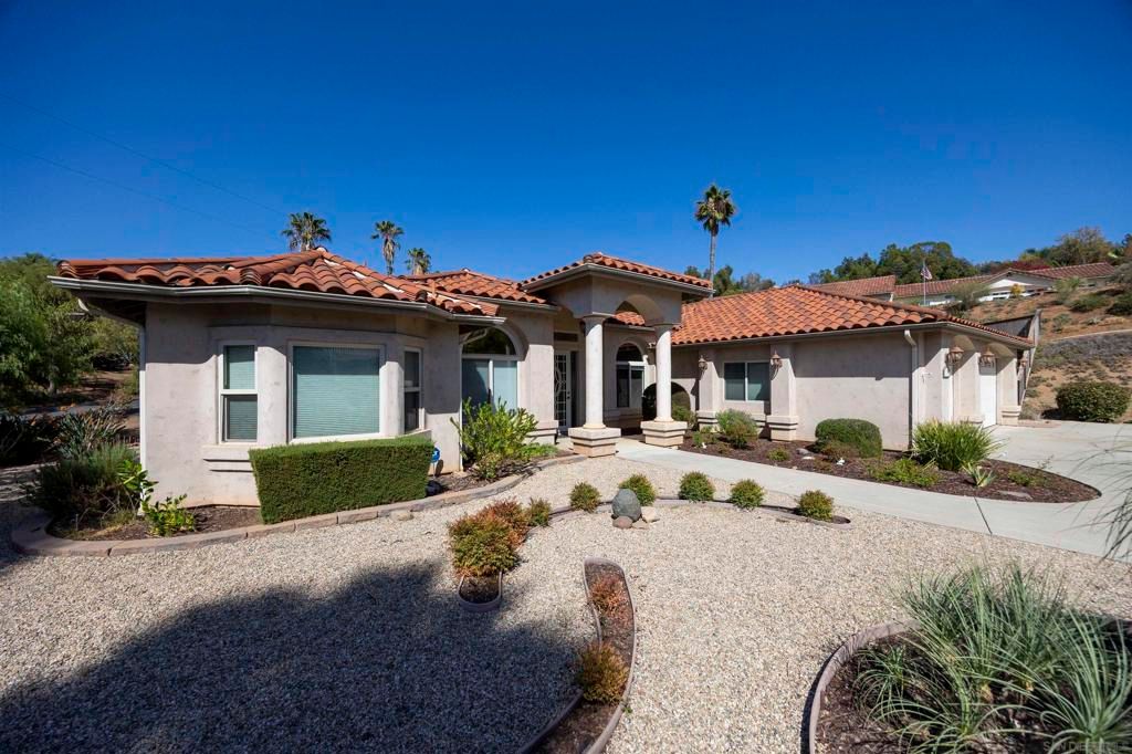 1726 York View Circle, Vista, CA 92084 — photo 2