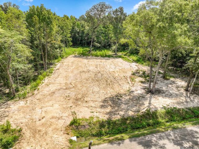8124 Washington Ln, Central, LA 70739