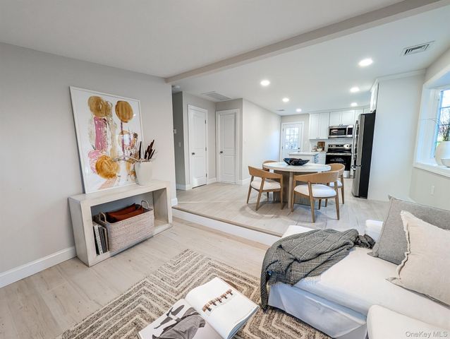 15 Short Street, Flanders, NY 11901