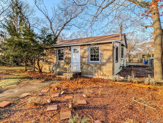 15 Short Street, Flanders, NY 11901