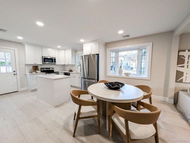 15 Short Street, Flanders, NY 11901