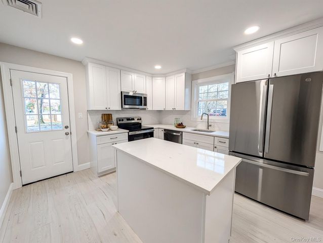 15 Short Street, Flanders, NY 11901