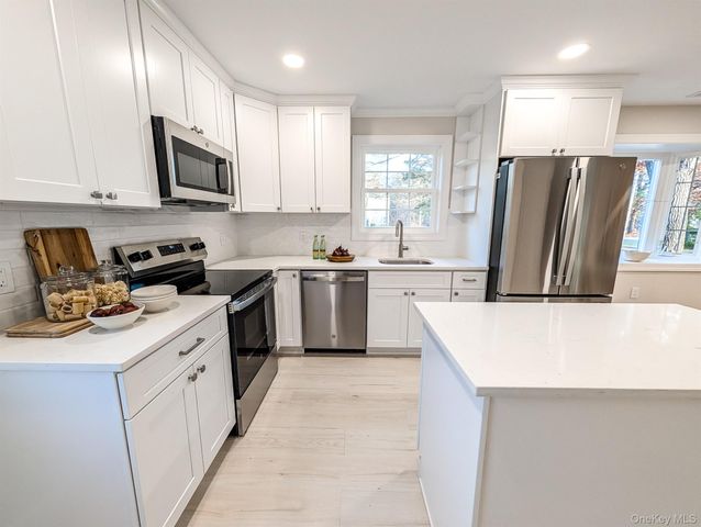 15 Short Street, Flanders, NY 11901