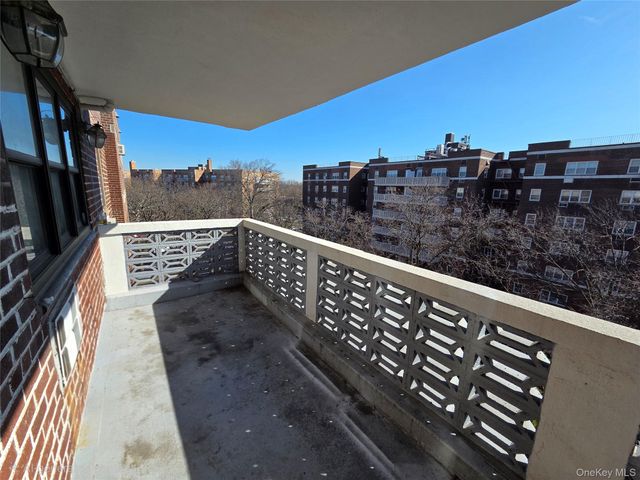 86-10 151 Street 5G, Howard Beach, NY 11414