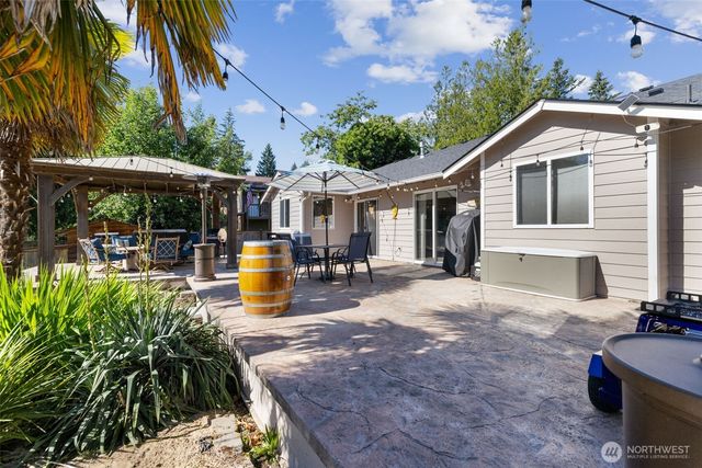6011 205th Avenue E, Bonney Lake, WA 98391
