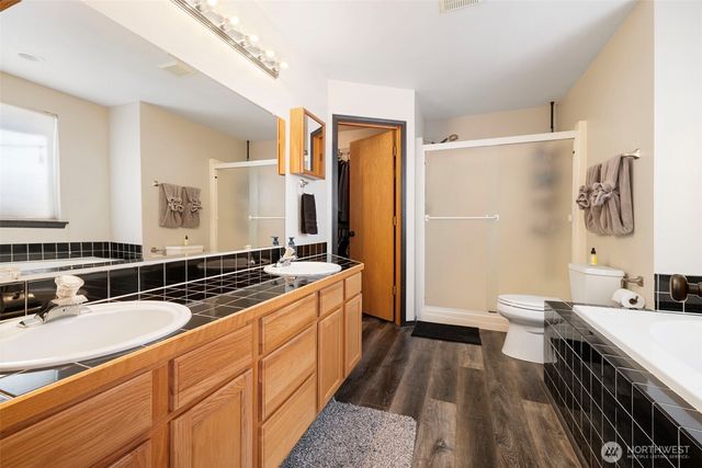 6011 205th Avenue E, Bonney Lake, WA 98391