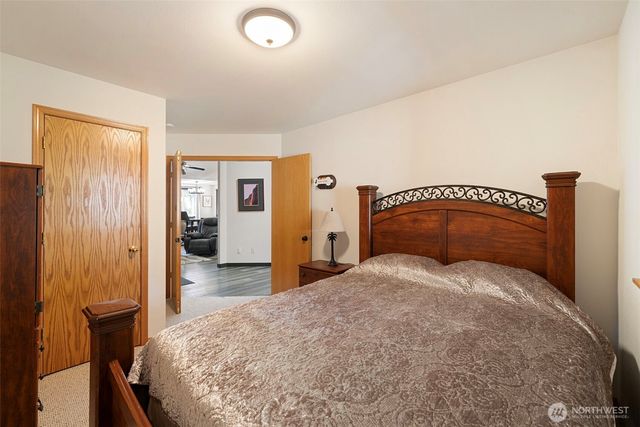 6011 205th Avenue E, Bonney Lake, WA 98391