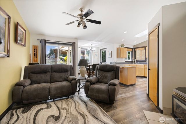 6011 205th Avenue E, Bonney Lake, WA 98391
