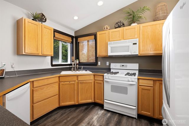 6011 205th Avenue E, Bonney Lake, WA 98391