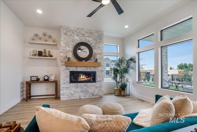 525 Canyon Mist Dr, Twin Falls, ID 83301