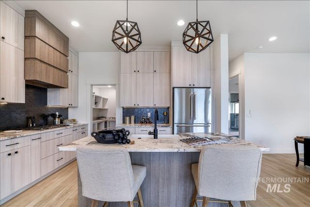 525 Canyon Mist Dr, Twin Falls, ID 83301