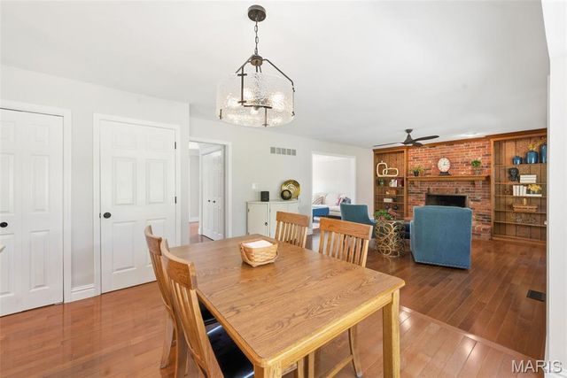 180 Spring Oaks Drive, Ballwin, MO 63011