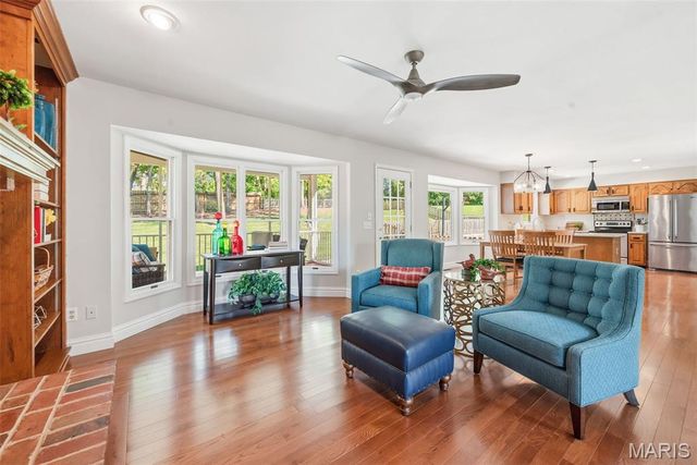 180 Spring Oaks Drive, Ballwin, MO 63011