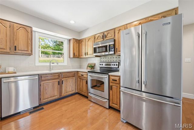 180 Spring Oaks Drive, Ballwin, MO 63011