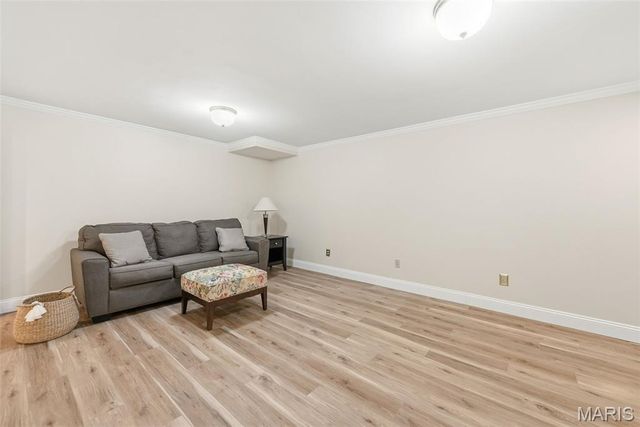 180 Spring Oaks Drive, Ballwin, MO 63011