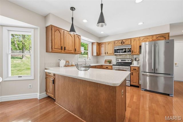 180 Spring Oaks Drive, Ballwin, MO 63011