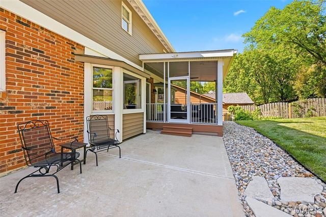 180 Spring Oaks Drive, Ballwin, MO 63011