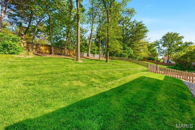 180 Spring Oaks Drive, Ballwin, MO 63011