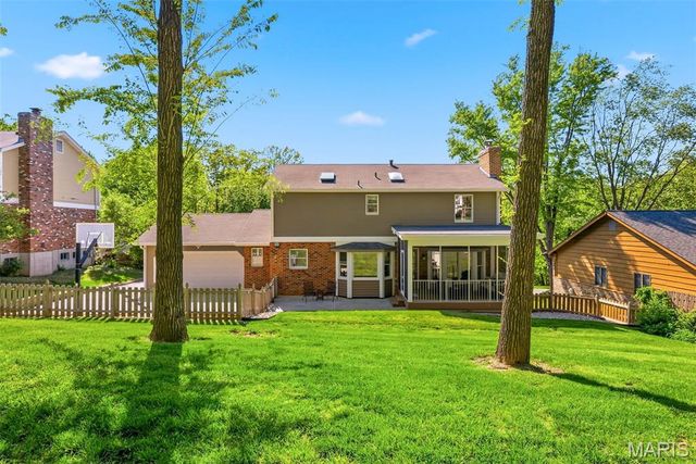 180 Spring Oaks Drive, Ballwin, MO 63011