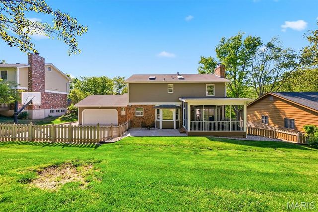 180 Spring Oaks Drive, Ballwin, MO 63011