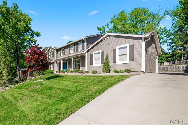 180 Spring Oaks Drive, Ballwin, MO 63011
