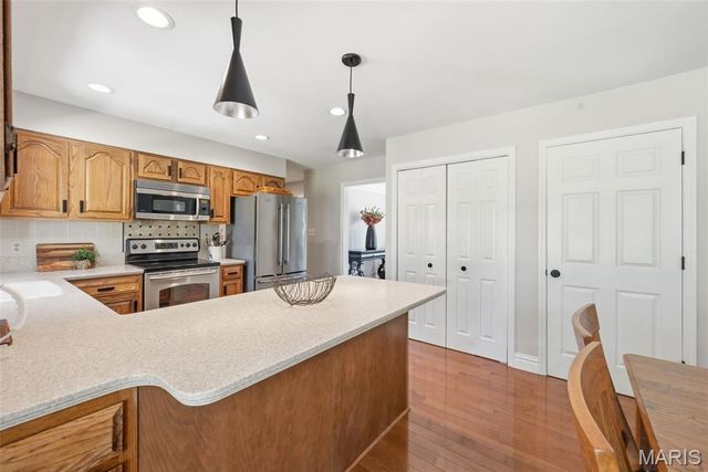 180 Spring Oaks Drive, Ballwin, MO 63011