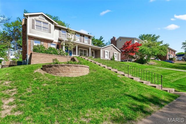 180 Spring Oaks Drive, Ballwin, MO 63011