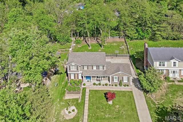 180 Spring Oaks Drive, Ballwin, MO 63011