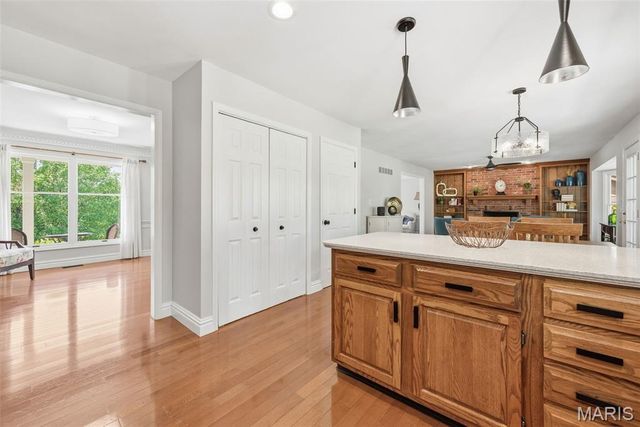 180 Spring Oaks Drive, Ballwin, MO 63011