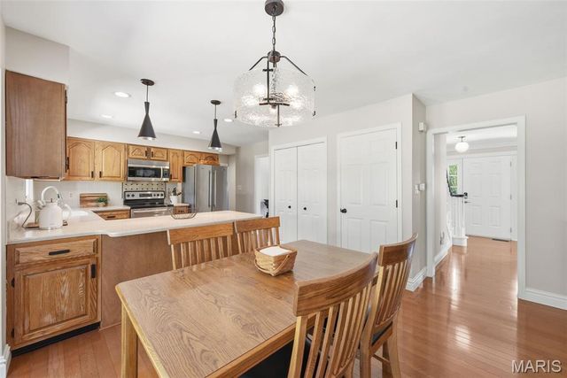 180 Spring Oaks Drive, Ballwin, MO 63011