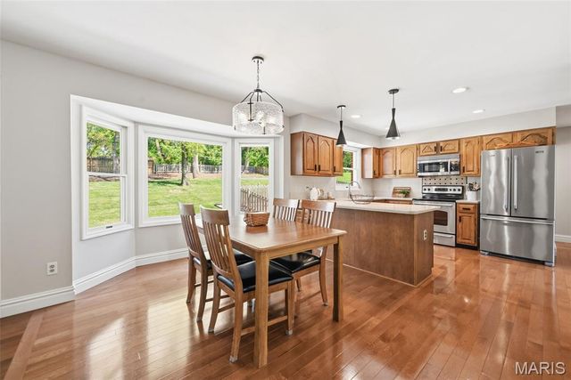 180 Spring Oaks Drive, Ballwin, MO 63011