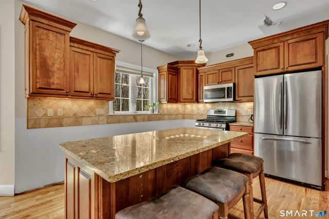 1600 New London Turnpike, Glastonbury, CT 06033