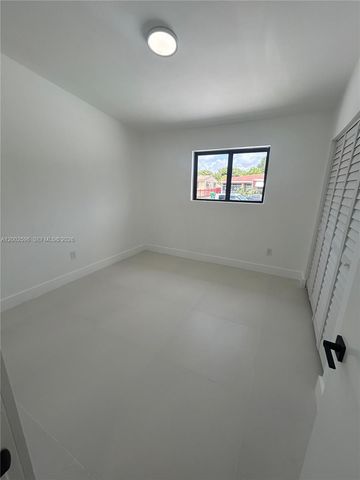 1242 NE 145th St, Miami, FL 33161