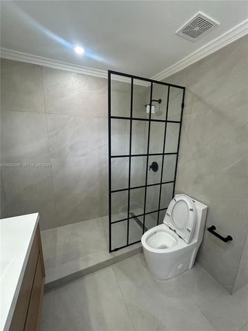 1242 NE 145th St, Miami, FL 33161