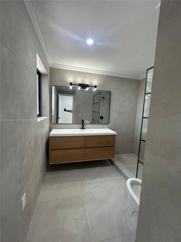 1242 NE 145th St, Miami, FL 33161