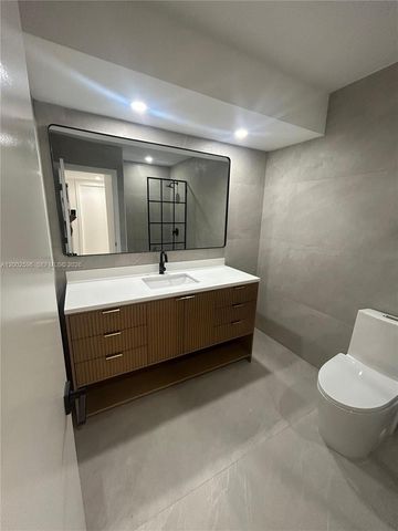 1242 NE 145th St, Miami, FL 33161