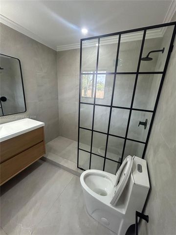 1242 NE 145th St, Miami, FL 33161