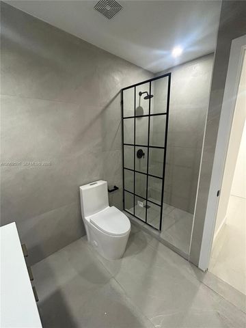 1242 NE 145th St, Miami, FL 33161