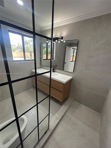 1242 NE 145th St, Miami, FL 33161