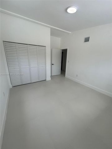 1242 NE 145th St, Miami, FL 33161