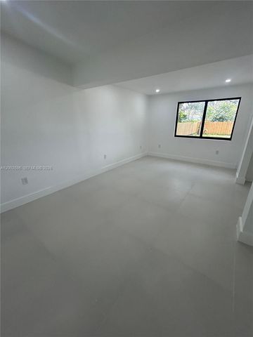 1242 NE 145th St, Miami, FL 33161