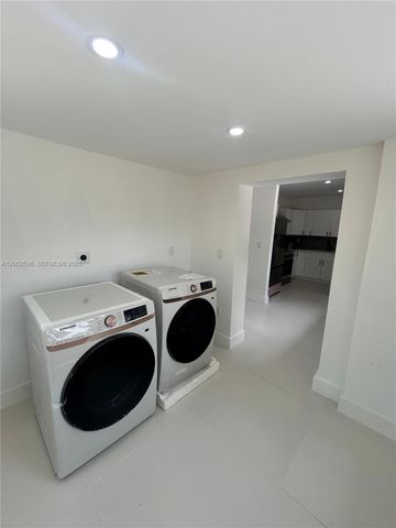 1242 NE 145th St, Miami, FL 33161